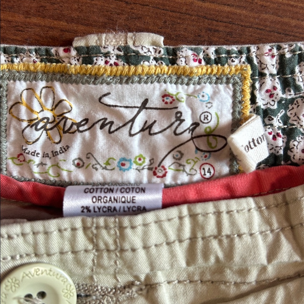 Aventura Beige Shorts - Picture 3 of 3